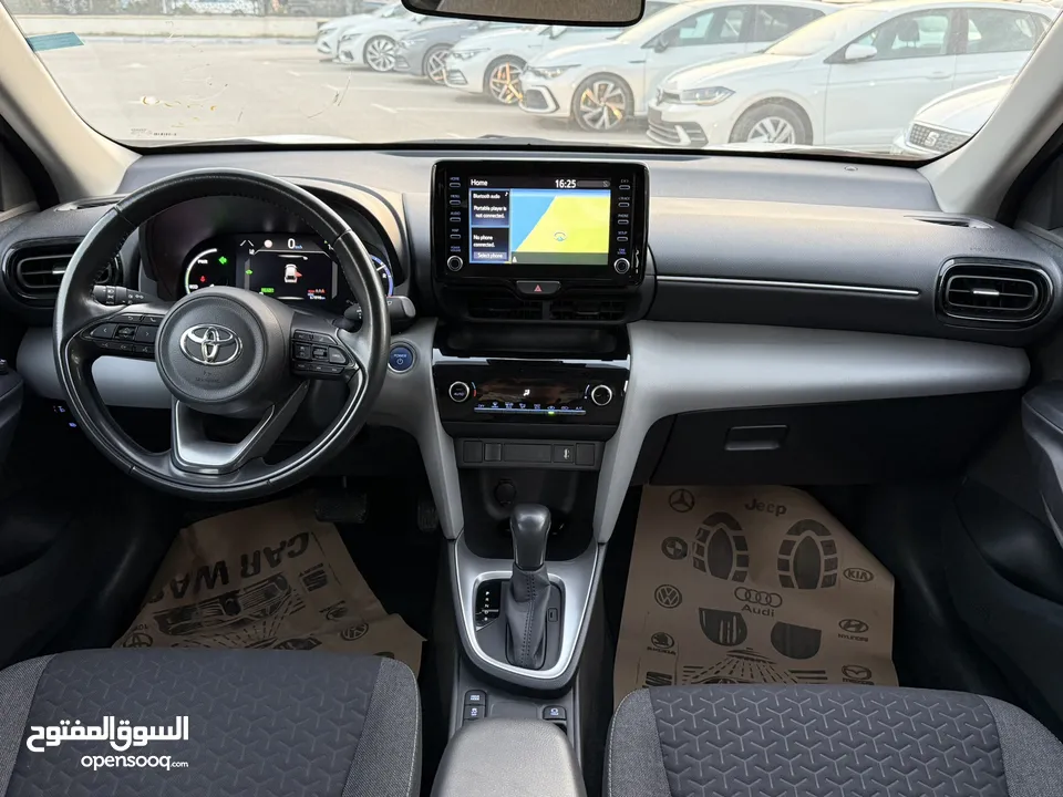 تويوتا ياريس كروس ترخيص 2022 محرك 1500 هايبرد جير أوتوماتيك 172 حصان