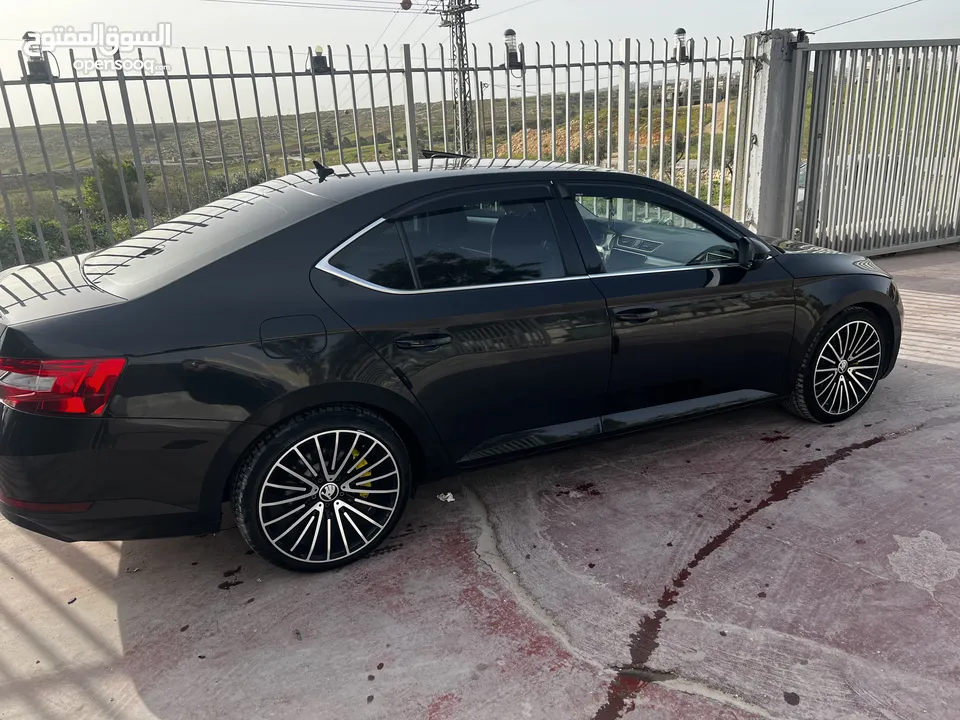 سكودا سوبيرب 2018للبيع المحرك ديزل 2000 ماشية 89الف  بلاك اديشن  جنط 19ايد اولى  ترخيص وتأمين جديد