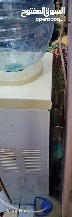 مبردة مياه كولدير 2 حنفيه وارد السعودية ساقع وساخن. وبه بثلاجه ميني بار لحفظ الوجابات والشك