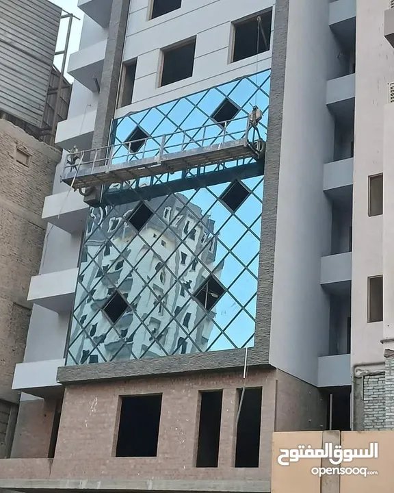 نعمل جميع انواع الألمنيوم والواجهات والاكبوند والحديد فلكس والصيانة العامه