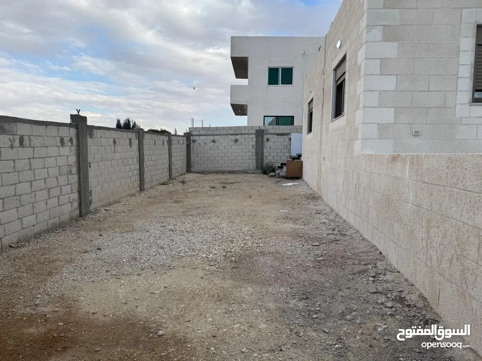 بيت للبيع مميز منطقه هادئه جدا