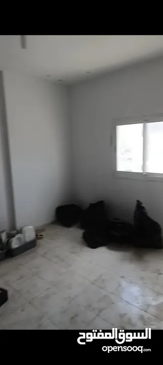 شقه للبيع في بتونيا قديمه مساحه 120متر