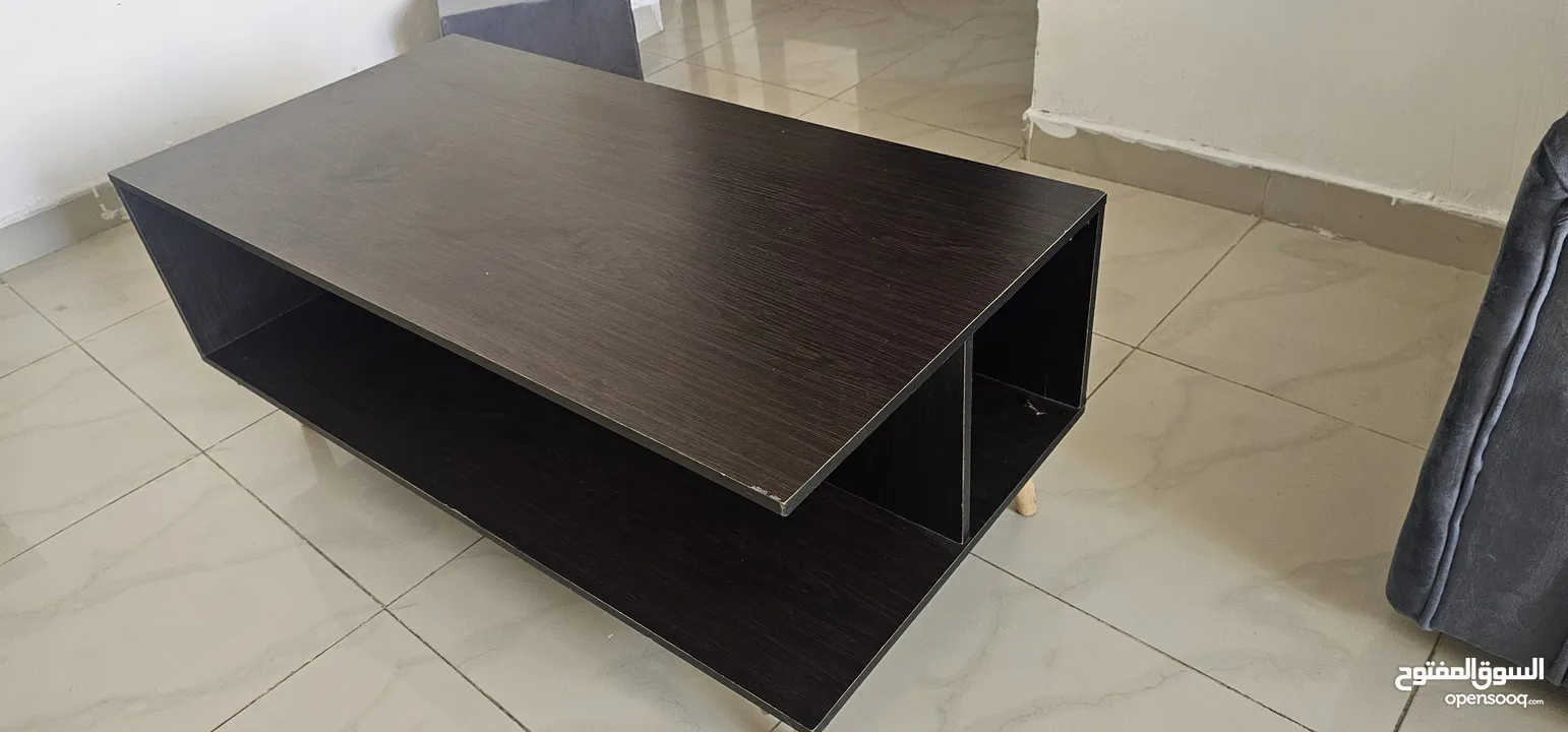طاولة وسط مستعملة