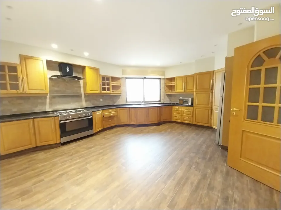 شقة غير مفروشة للإيجار 300م2 ( Property 19257 )-174965400
