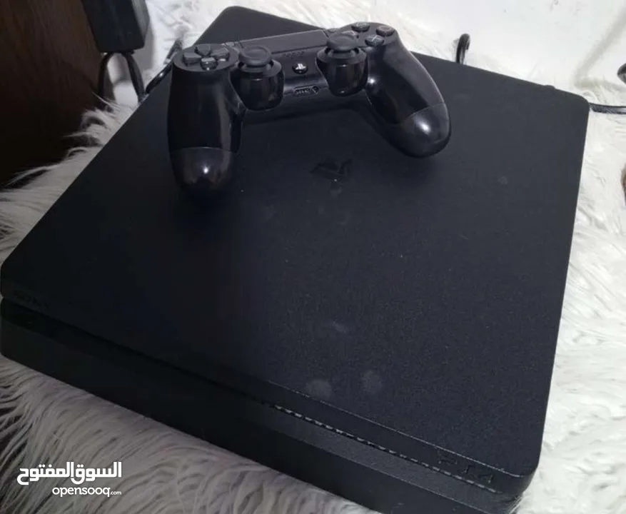 PS4 slim بحالة ممتازة ون تيرا مع يد اصلية و حساب fc25 و سيدي ريد ديد  و قاعدة شحن الايدين