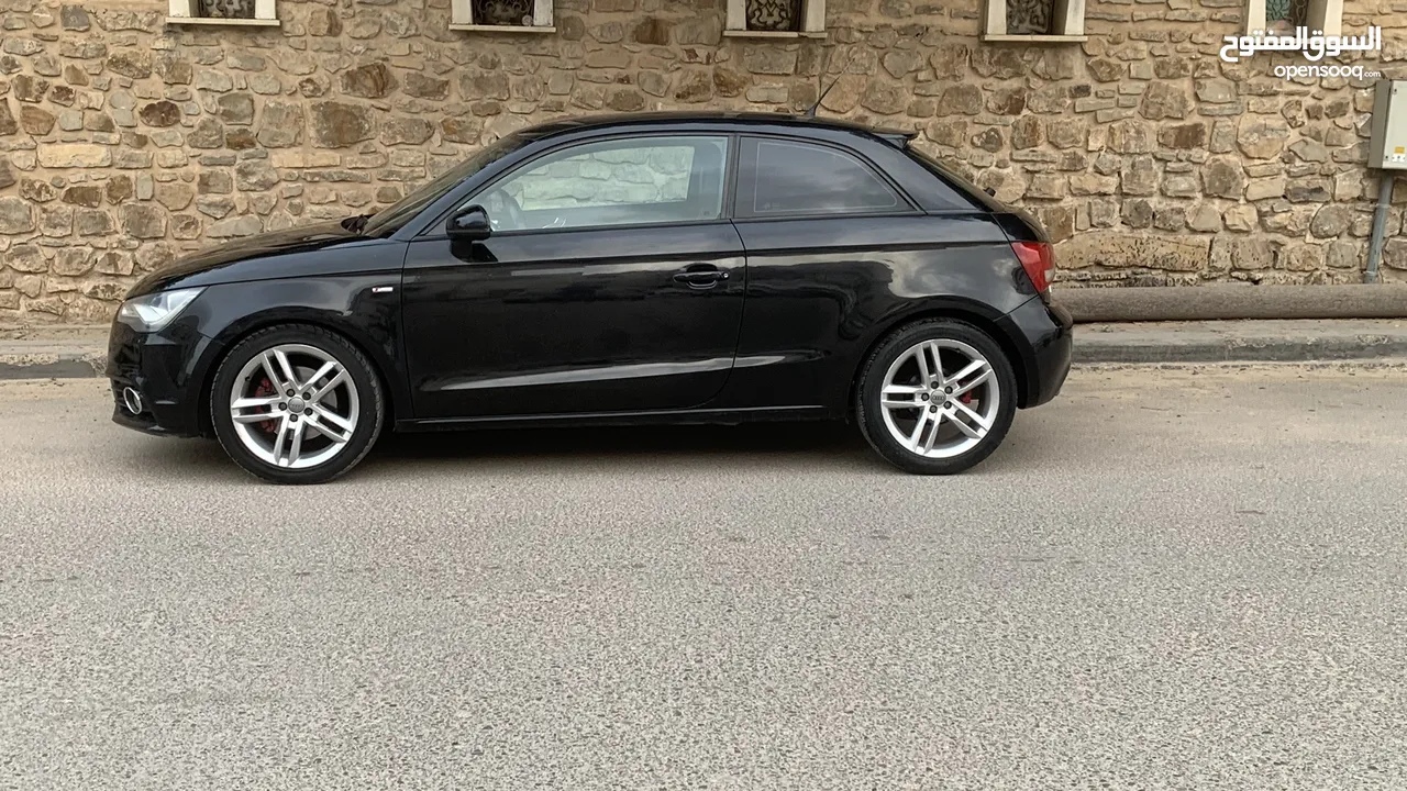 Audi.    A1.   Slin