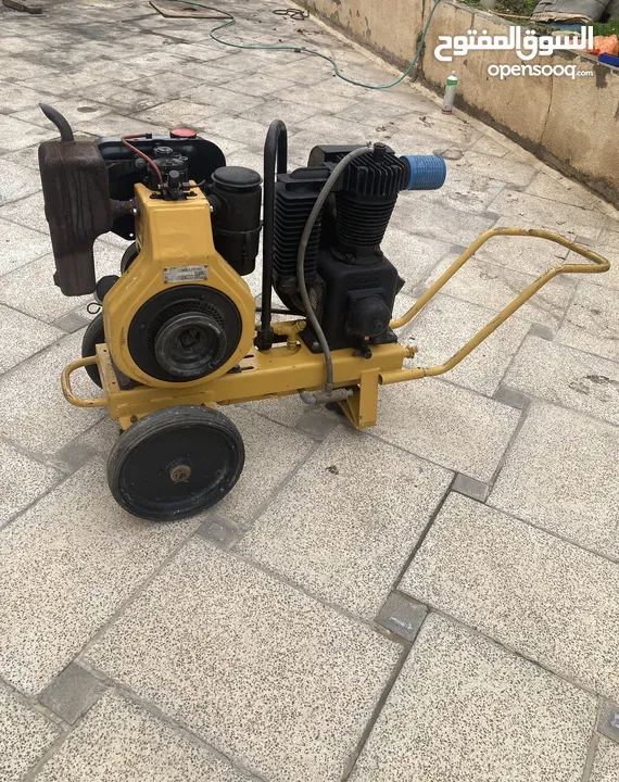 كمبريسر هواء ايطالي تعمل عالديزل