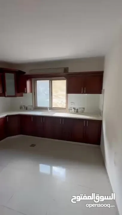 شقه للبيع في الطيره بالقرب من مدرسه زياد ابو عين بسعر مغري