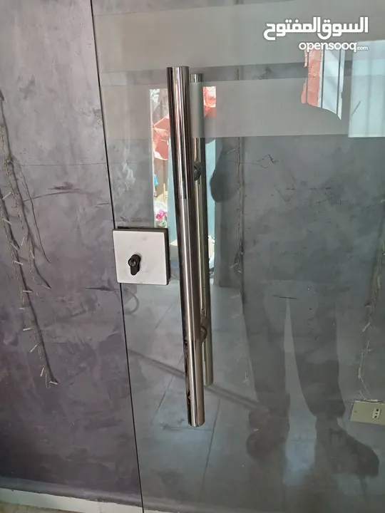 أبواب سكيوريت عدد 2 مستعمل للبيع كل باب قياس الأول عرض 90 سم الارتفاع 2متر والثاني 90 سم و8ملم 2متر
