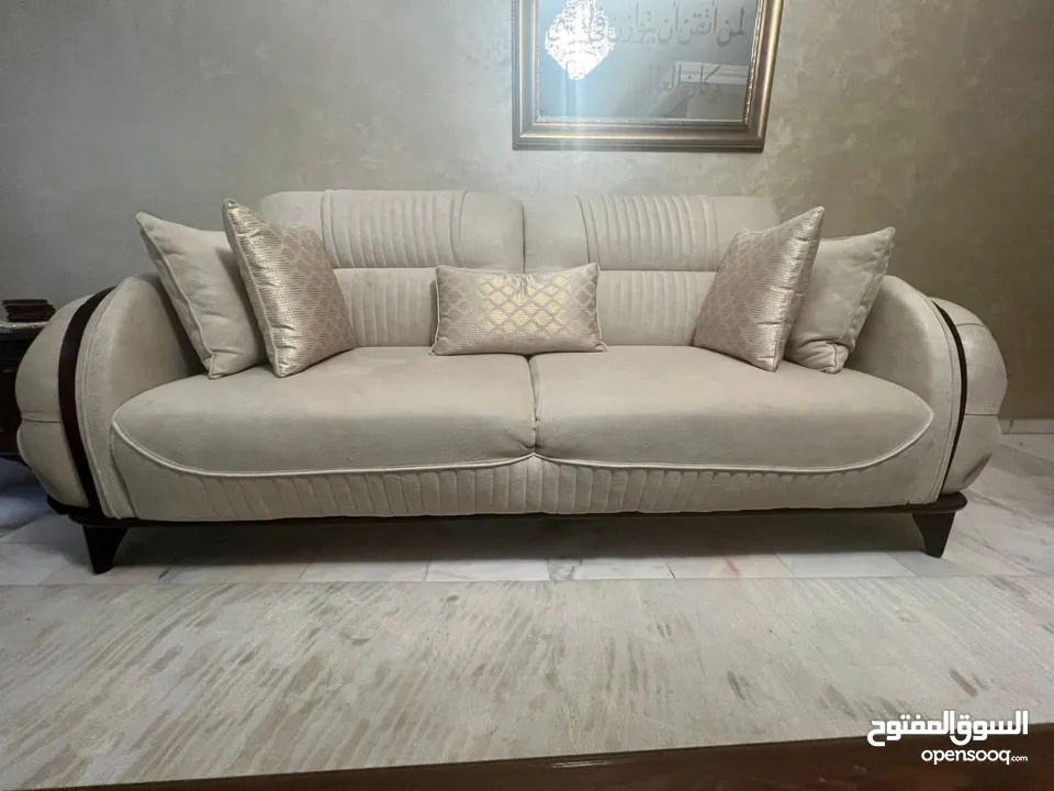طقمين كنب فاخرين لغرفة الجلوس للبيع