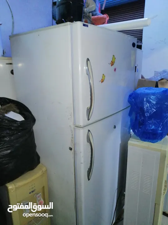 فريزرات عامود وفريزرات بطح وثلاجات عدة أحجام وافران وغسالات