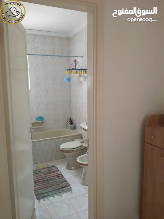 شقة مميزة للبيع في أم السماق  - قرب مكة مول طابق اول 200م تشطيب سوبر ديلوكس