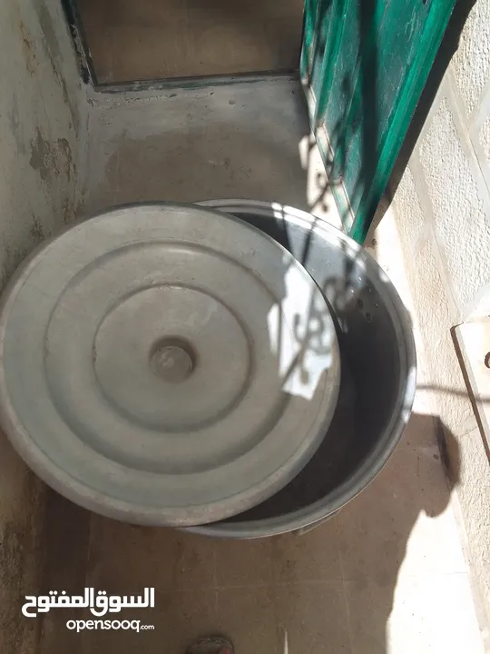 2 طنجرة كبار و 6 صغار كما في صور و فرن فقط 90 قابل للتفاوض موقع ضاحية الياسمين خلف مسجد نابلس  ..