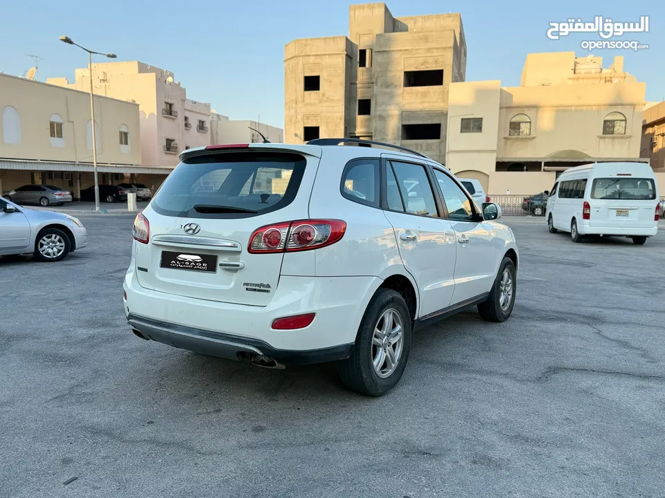 FOR SALE Hyundai Santa Fe Model: 2012