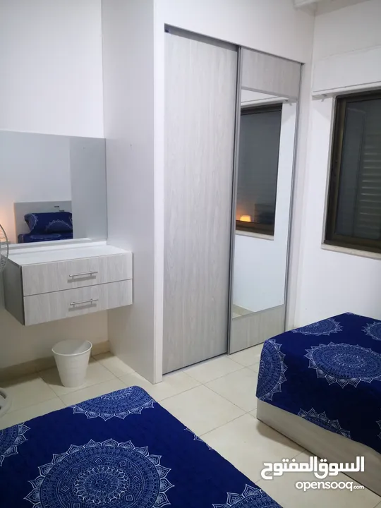 شقة مفروشة ارضية فاخرة للايجار بالقرب من الجامعه الاردنيه و جامعة الاميرة سمية الجبيهة 4 من المالك م