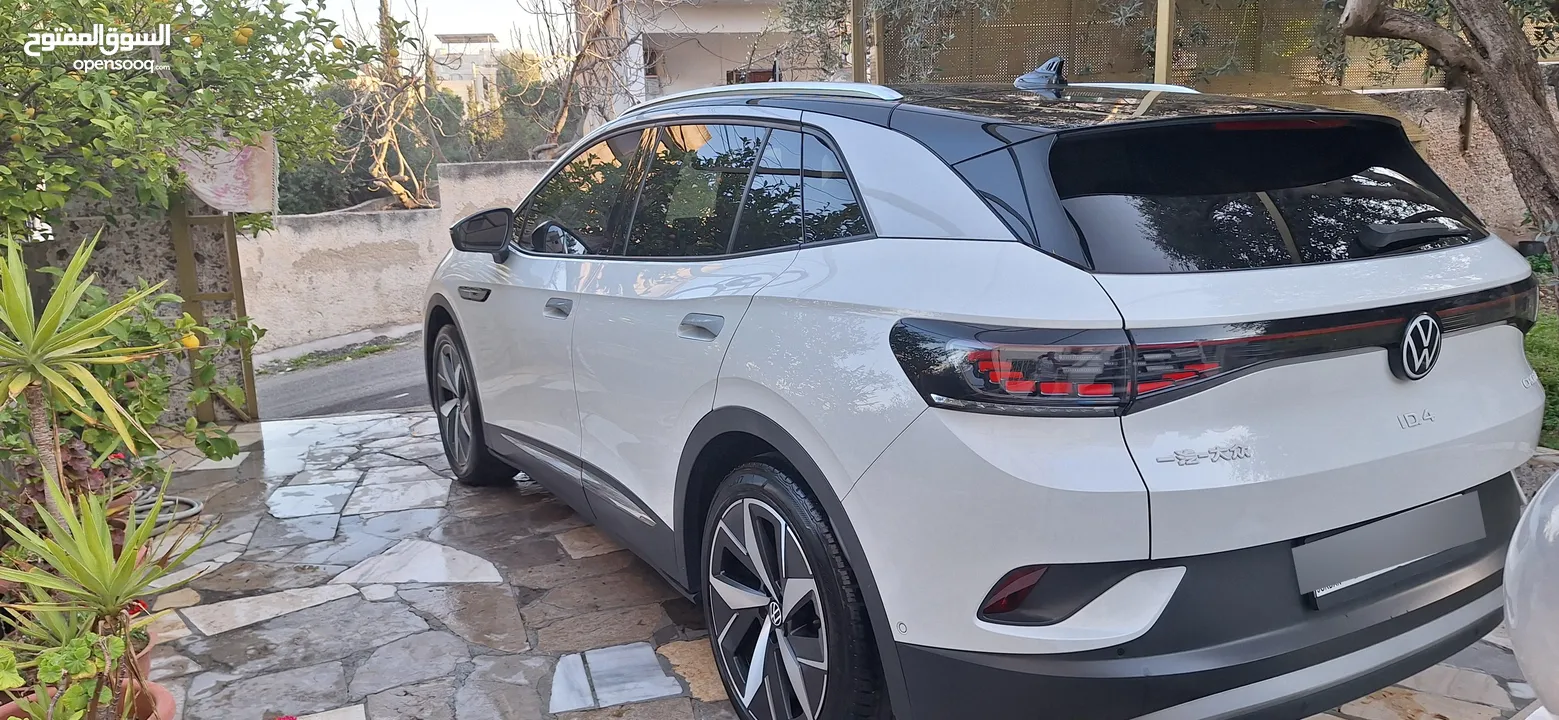اي دي 4فحص كامل بحاله الوكاله  جمرك جديد باسم المستورد  لون لؤلؤي مميز  تحديث آخر إصدار للسياره