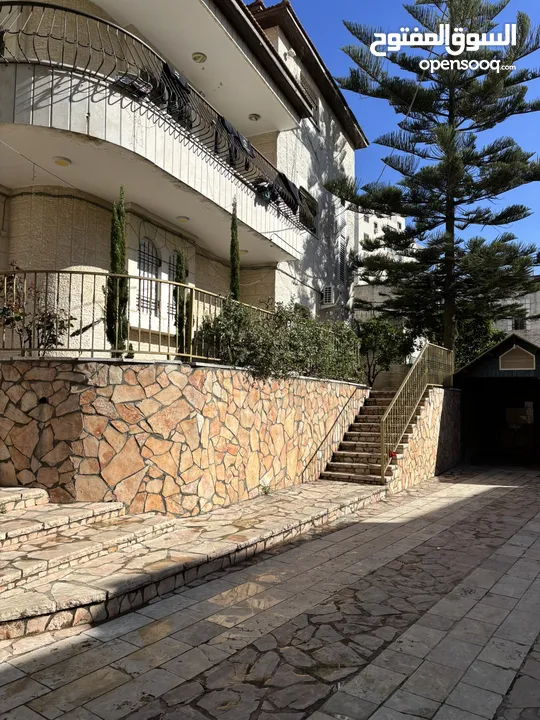بيت مستقل للبيع مكون من طابقين سكنتين منفصلتين