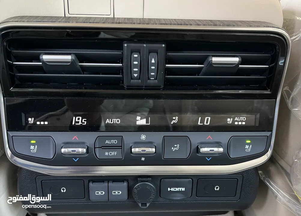 TOYOTA LANDCRUISER VX 4000cc ( معرض الحضر )