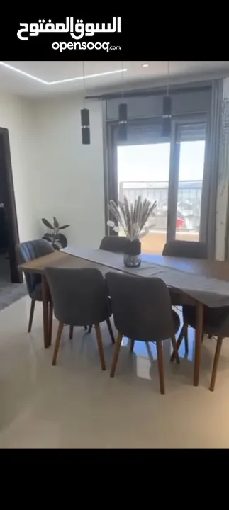 شقه في بيرزيت مساحه 17o متر