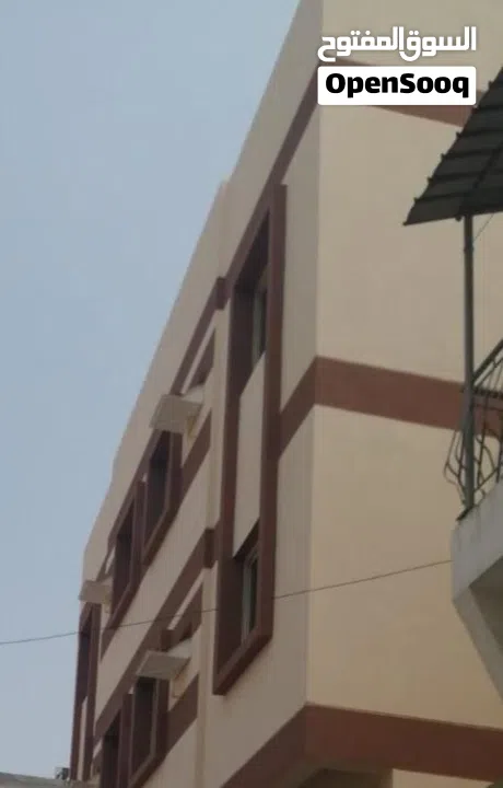 فرصة استثمارية مميزة للبيع بناية تجارية وسكنية في موقع استراتيجي  بمنطقة الرفاع الشرقي