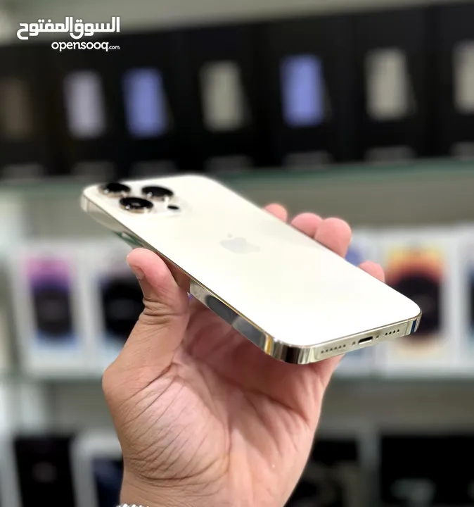 عرض خااص :  iPhone 14 pro max 256gb الهاتف نظيف جدا بحالة الوكالة بدون اي شموخ أو مشاكل مع الضمان