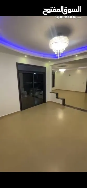 شقة ذات اطلالة خلابه للبيع