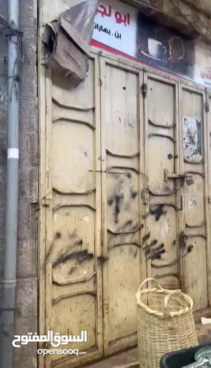 محل معروض للخلو في السوق الشرقي