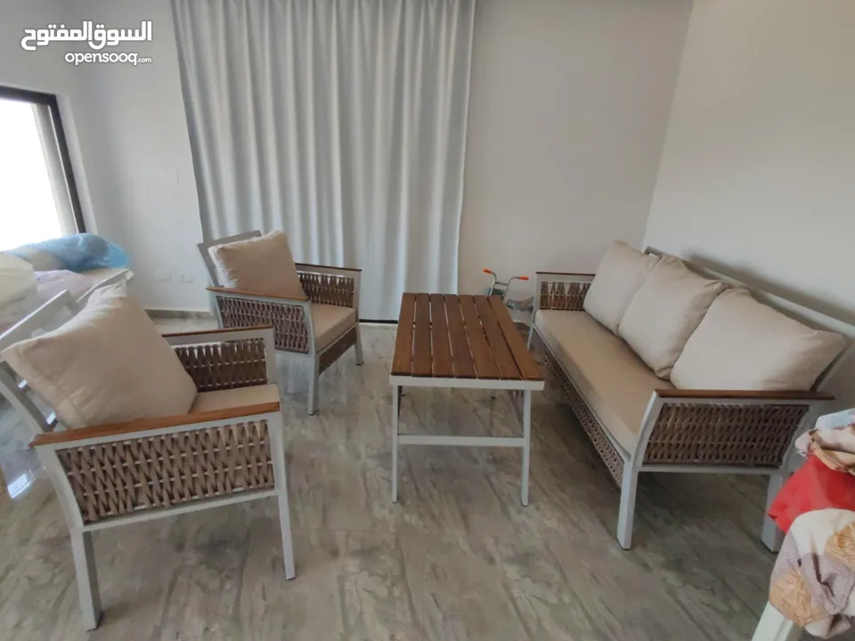 طقم خارجي مناسب لحديقة/ برندة
