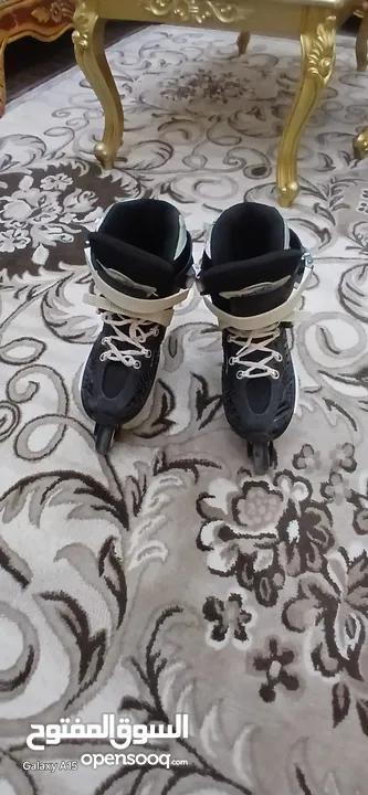 سكيت مستعمل مع كسارات بحالة الوكالة