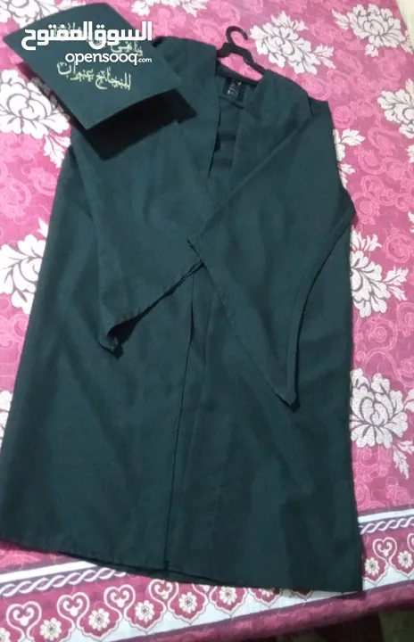 روب تخرج مع طاقيه