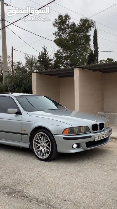 دب BMW 1997.