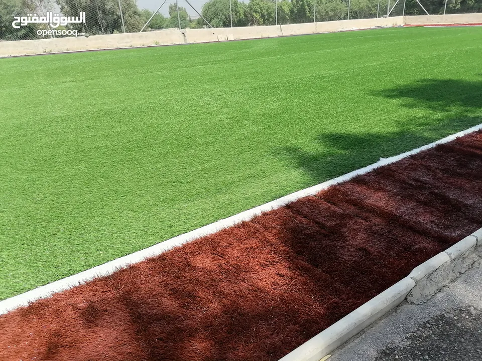 عشب صناعي واكسسوارات الملاعب