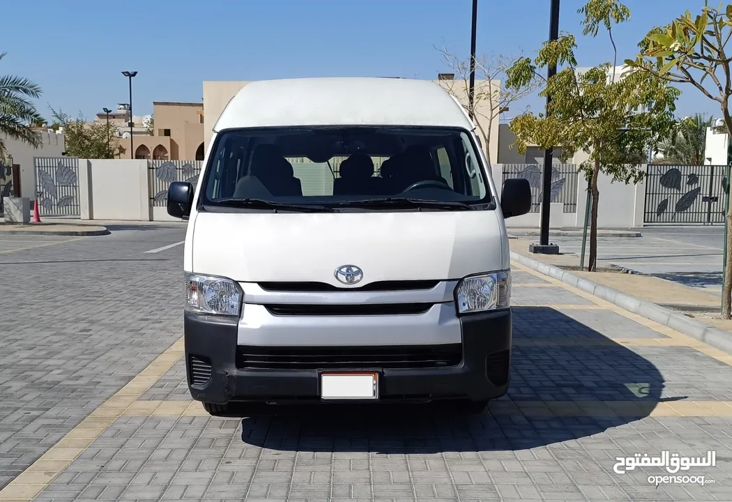 TOYOTA HIACE MODEL 2019  HIGH ROOF PASSENGER MINI BUS SALE URGENTLY  SINGLE OWNER