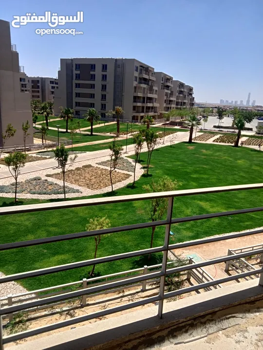 #Capital_ gardens - Palm hills  شقة استلام فوري165م فيو لاند سكيب  غرفتين  - 3حمام   السعر  :