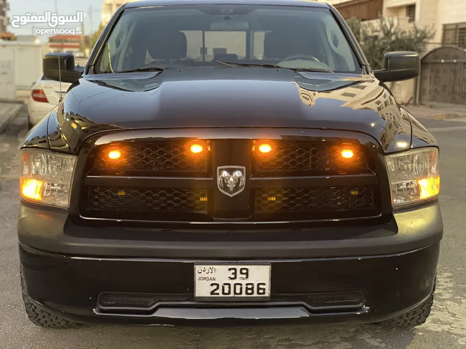 Dodge Ram SLT black edition