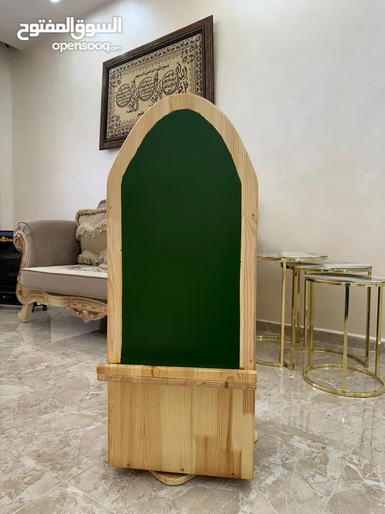 مكتبة اطفال مع قاعدة متحركة