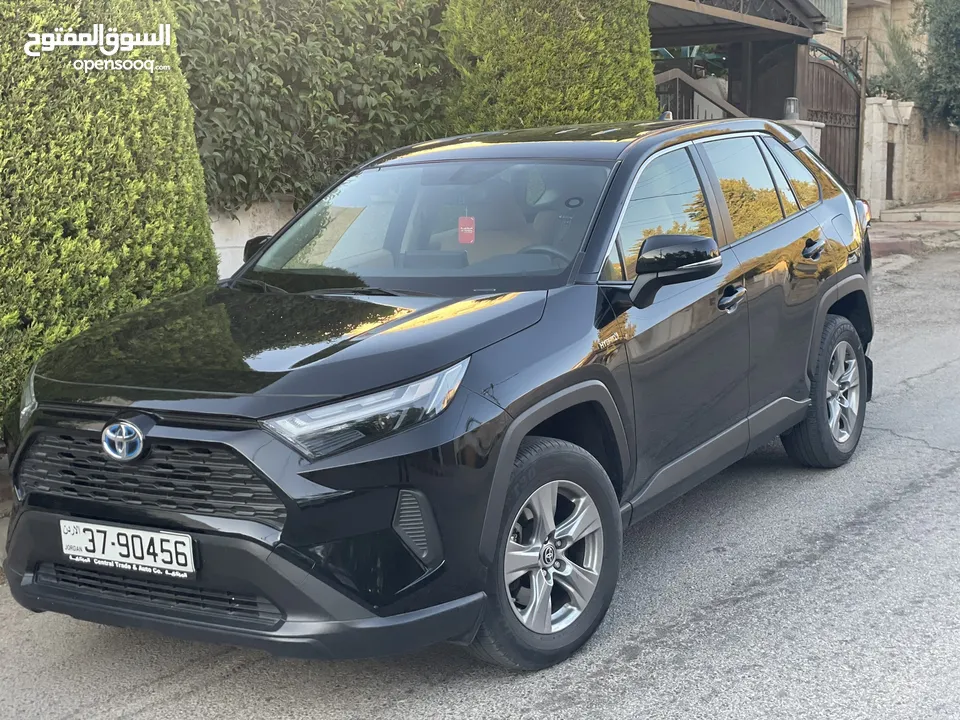 Toyota Rav4 model 2023  وارد الوكالة و ما زالت تحت الكفالة قطعت فقط 29 الف كيلو فحص كامل بلا حوادث