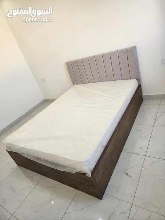 أسرة  تخوت