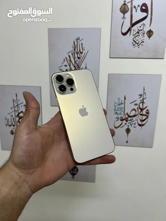 ايفون 13 برو ماكس بحالة الجديد ولا خدش  ذاكرة 256 جيجا