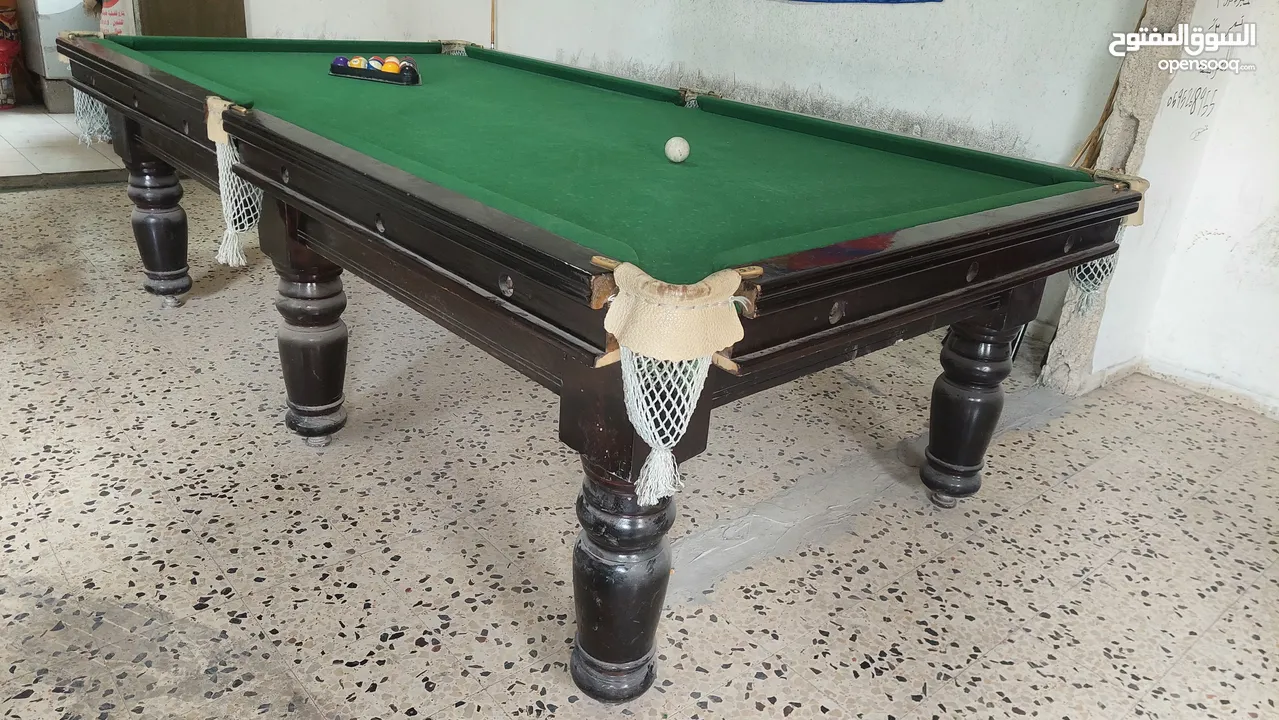 طاولة بلياردو نخب مع كامل مستلزماتها