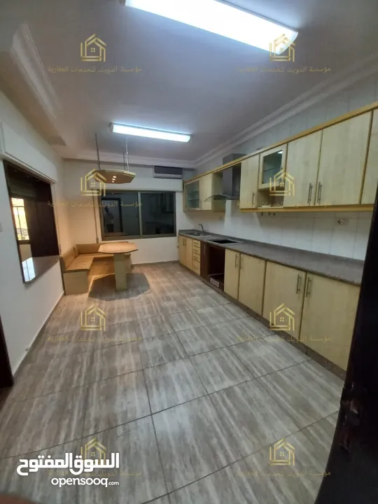 روف مميز - دير غبار - 3نوم 1ماستر - 200م - ترس بإطلالــــه بانوراما