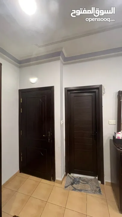 شقه مميزه 130م حي الرواق قرب مستشفى الامير حمزه