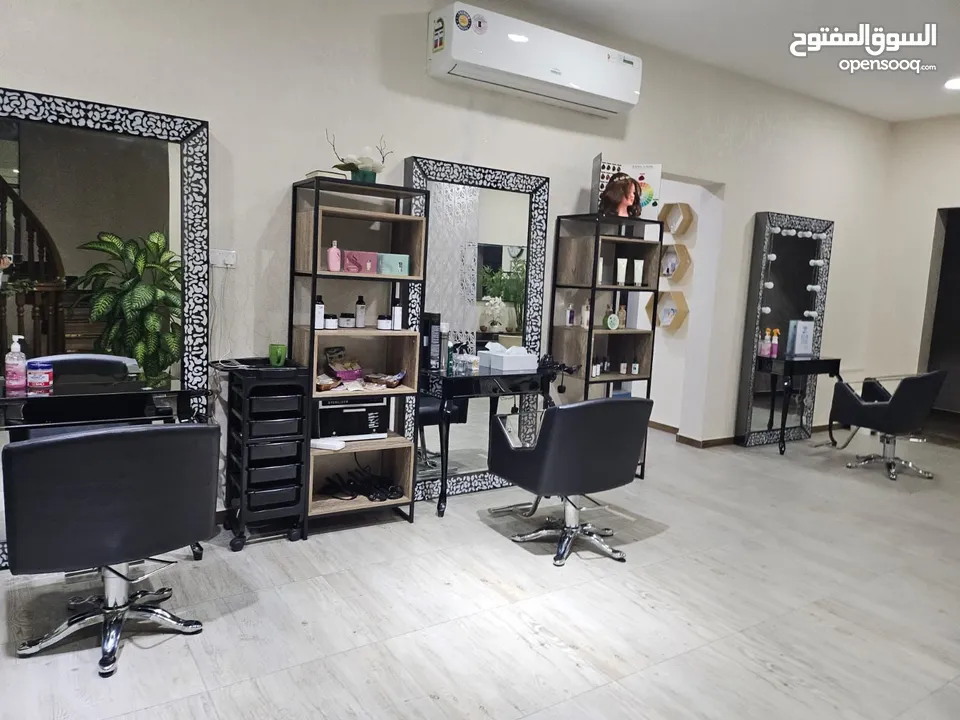صالون نسائي فرصة استثمارية مميزة - للبيع مركز تجميل فاخر (صالون للسيدات) من المالك مباشرة بالشارقة