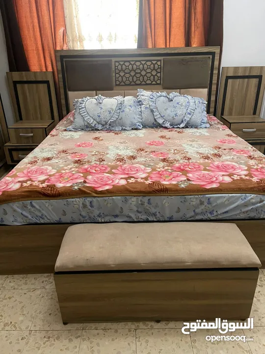 غرفة نوم استعمل بسيط خشب لامينت مع اضفات ملحق خزانه وصندوق وملحق تسريحه مع الفرشة جديده السعر400.د