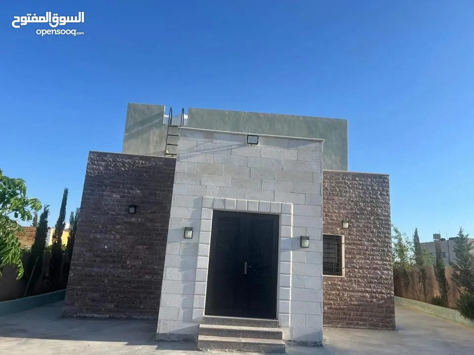 للبيع بيت ريفي تشطيب سوبر ديلوكس منطقة دحل (المدور) شرق جرش
