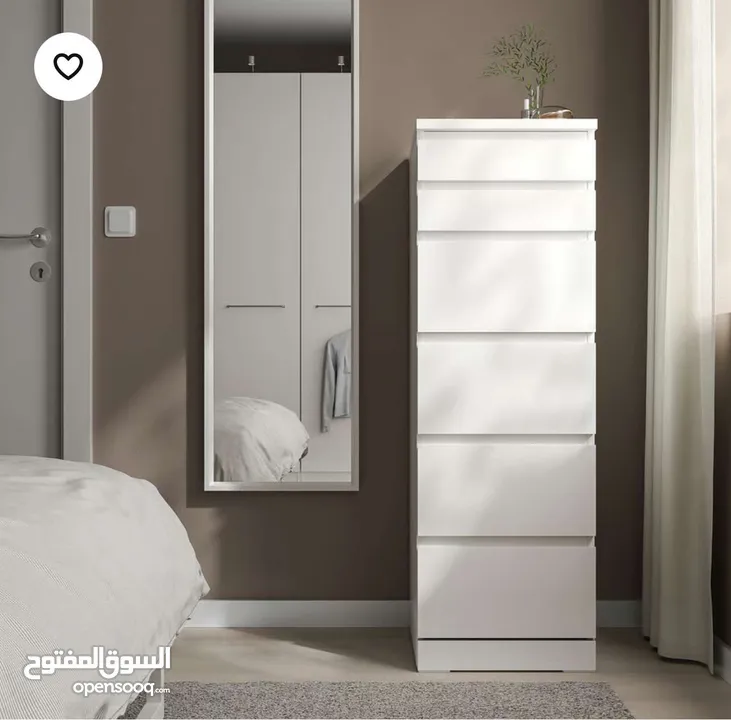 طاولة طعام مكونة من اربع كراسي ومرايا طولانية خشب من IKEA بحالة جديدة وممتازة