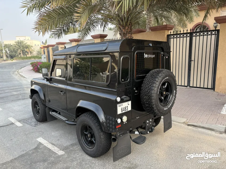 Land Rover Defender 90 in top condition