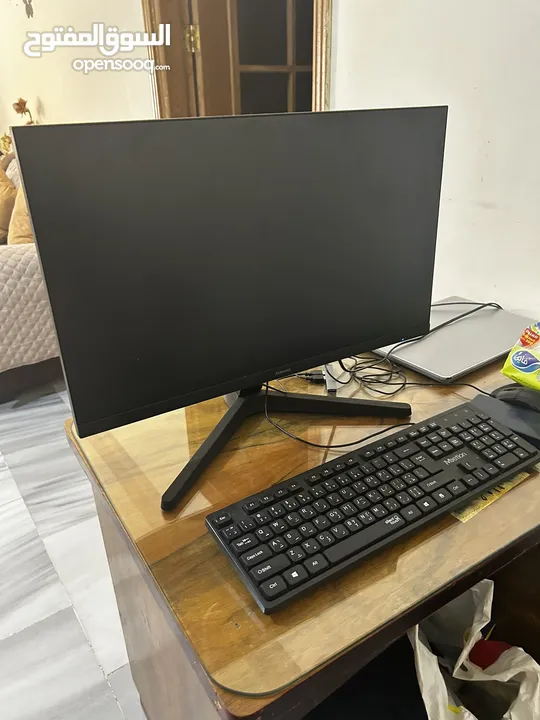 شاشة سامسونج فل Hd  جديدة استعمال خفيف مقاس 24 بوصة