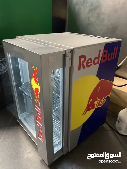 مطلوب ثلاجة ريدبول نفس اللي بالصورة ( red bull fridge )