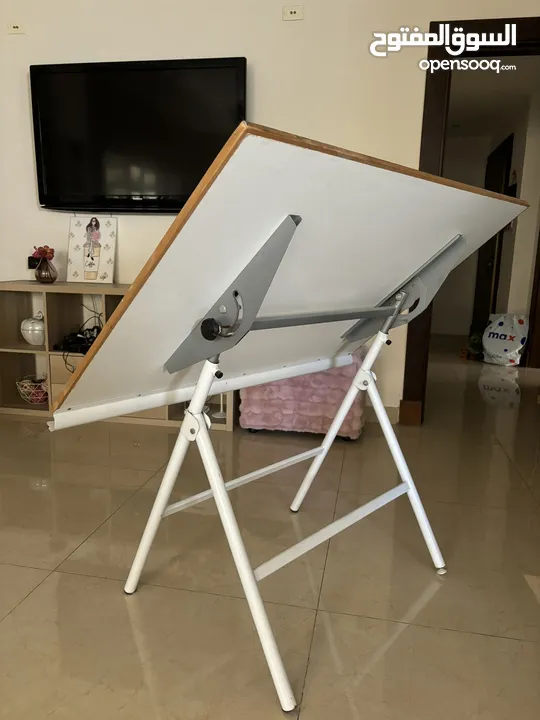 مرسم دسك لطلاب الهندسة المعمارية